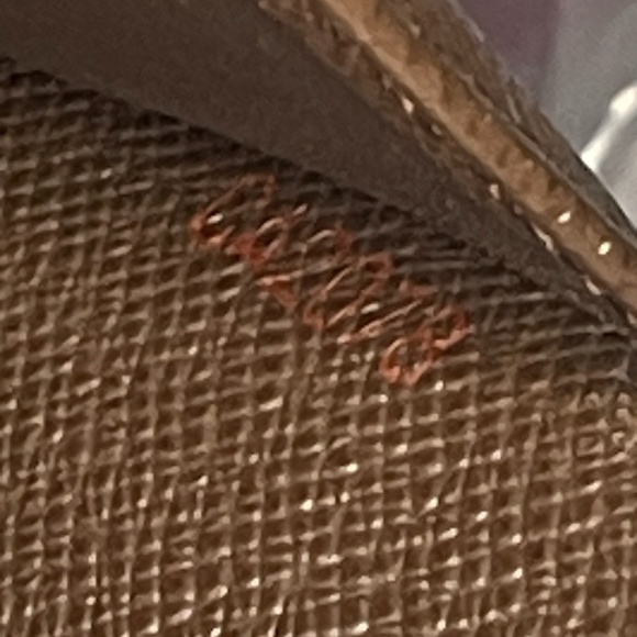 Authentic LV Damier Ebene Wallet GUC As-Is - Picture 10 of 13